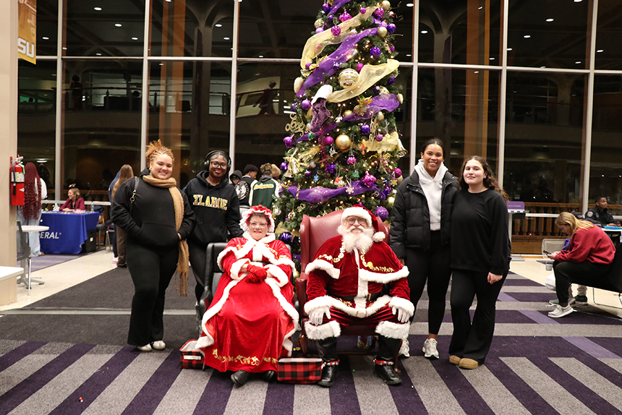 students with Santa and Mrs. Claus